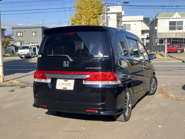 両側パワースライドで乗り降りもスムーズに行えます。