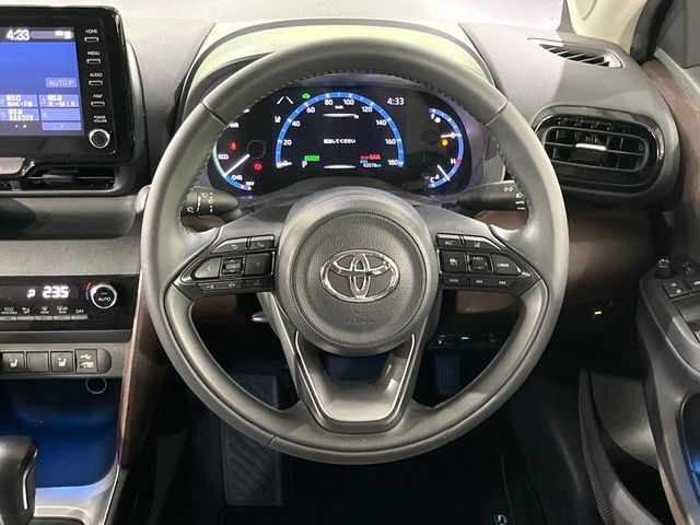 【レーダークルーズコントロール】高速道路での長距離走行が楽に！！自動で速度を保つクルーズコントロールが、衝突軽減システムと連携し、前方の車両を感知して車間を保つように速度調節してくれます！！