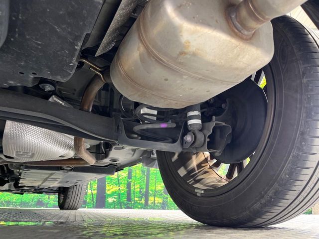 お車を安心してお乗りいただく為には、足回りの定期点検が欠かせません。サービスサポート（有償保証）では無料点検もご提供しており、安心のカーライフをお過ごしいただけるサポート体制が整っています。