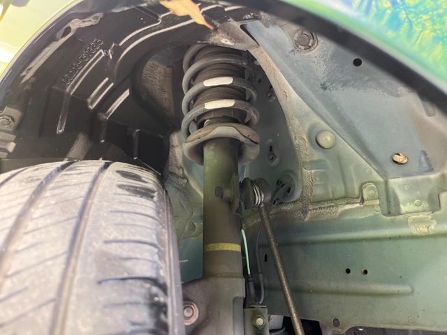 お車を安心してお乗りいただく為には、足回りの定期点検が欠かせません。サービスサポート（有償保証）では無料点検もご提供しており、安心のカーライフをお過ごしいただけるサポート体制が整っています。