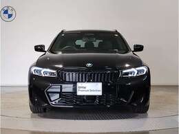BMW代表的な特徴のキドニーグリル。BMWのすべてのモデルに採用され、BMWらしさを強調しております。