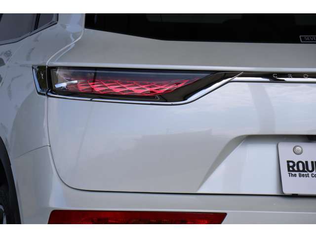 サンルーフ・FOCAL・DSセンソリアルドライブ・ディスプレイオーディオ・ミラーリンク・Pシート・シートヒーター/クーラー・地ナビ・衝突軽減B・追従クルコン・LKA・BSA・Pアシスト