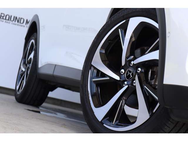 サンルーフ・FOCAL・DSセンソリアルドライブ・ディスプレイオーディオ・ミラーリンク・Pシート・シートヒーター/クーラー・地ナビ・衝突軽減B・追従クルコン・LKA・BSA・Pアシスト