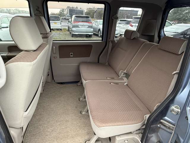 後席も広々としているのでチャイルドシートを付けてもゆったりとしています。お子様もニコニコと過ごせそうですね♪