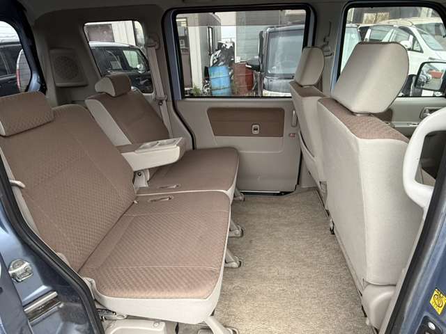 後席も広々としているのでチャイルドシートを付けてもゆったりとしています。お子様もニコニコと過ごせそうですね♪