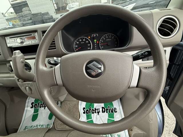 タイヤ交換やオイル交換などの整備はもちろんカスタム、板金、アフターパーツの取り付け…お車の事ならなんでもお任せください！