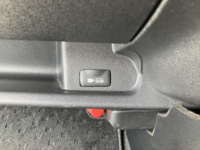 メーカーOPの【AC100V電源】を装備。携帯やノートパソコンの充電など家庭用電化製品を車の中で思う存分お楽しみいただけます。