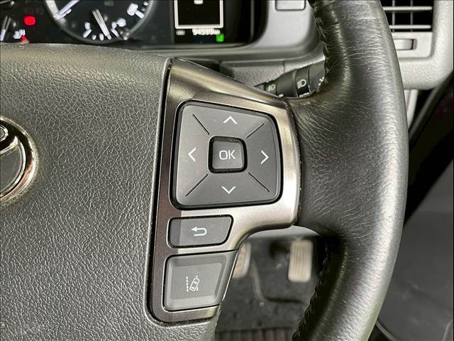 レーンキープアシスト機能を装備。車線をはみ出すと警報をしてくれるシステム。また衝突軽減ブレーキも装着。