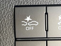 【スマートアシスト】走行中に前方の車両等を認識し、衝突しそうな時は警報とブレーキで衝突回避と被害軽減をアシスト。より安全にドライブをお楽しみいただけます。