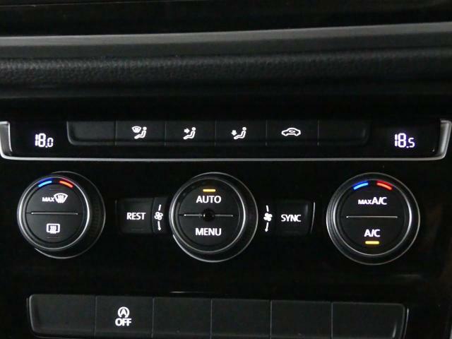 3ゾーンオートエアコン付きです！運転席側と助手席でそれぞれの温度調節が可能です！