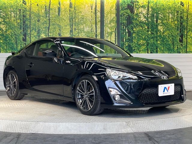 大好評のボディコーティング「弾スプラッシュコート」もご納車までに施工可能。通常のガラスコートと異なる、耐久年数6年の無機質ガラスコーティングが、ボディをキレイな状態に保ってくれます。