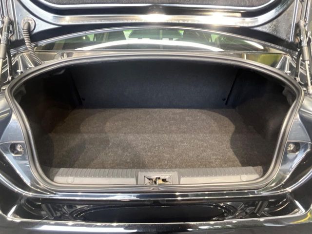 積み下ろしのしやすいデッキにはたっぷりと荷物を積み込んでいただけます。遊びから仕事まで、様々なシーンで頼れます♪
