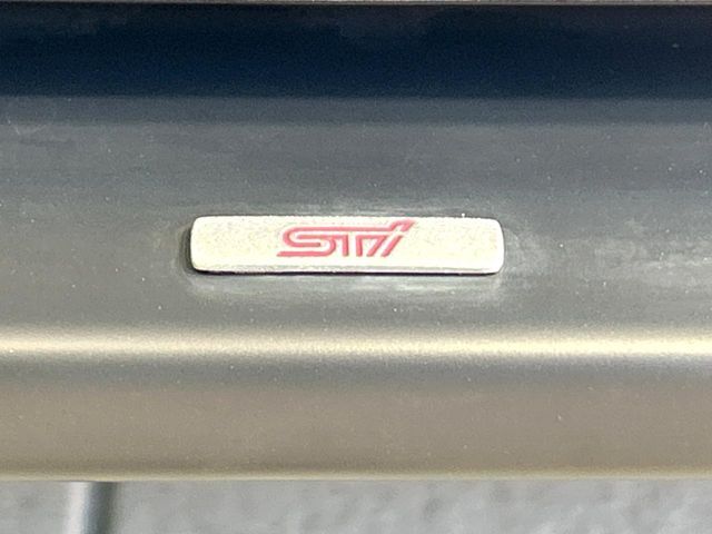 【STIエアロ】人気のSTIエアロを装備！クルマの外観がよりスタイリッシュになり、街中で存在感あふれる1台に♪将来買い替える時にもリセールに影響しやすく、価値ある人気の装備です！