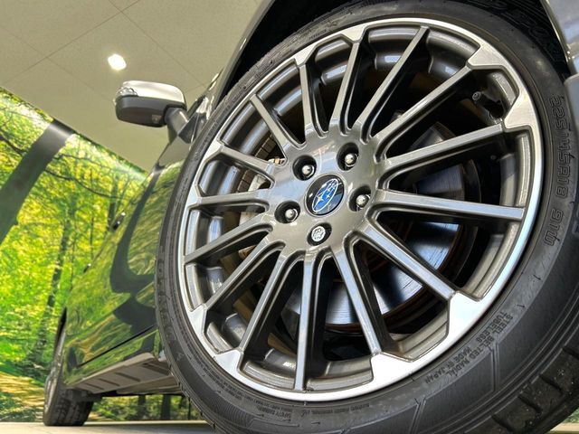 【純正18インチアルミホイール】外観にマッチした純正アルミホイールを装着しております。各種社外アルミホイールや、スタッドレスタイヤも取扱いしております。是非ご相談ください♪