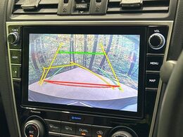 【バックカメラ】駐車時に後方がリアルタイム映像で確認できます。大型商業施設や立体駐車場での駐車時や、夜間のバック時に大活躍！運転スキルに関わらず、今や必須となった装備のひとつです！