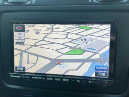 ナビが装備されてますので初めて訪れる場所でも迷わずに目的地に到着できますね♪長距離ドライブでCDも聞くことが出来るので、ドライブも一層楽しくなりますよ♪