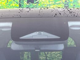 【ホンダセンシング】走行中に前方の車両等を認識し、衝突しそうな時は警報とブレーキで衝突回避と被害軽減をアシスト。より安全にドライブをお楽しみいただけます。