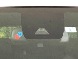 【トヨタセーフティセンス】走行中に前方の車両等を認識し、衝突しそうな時は警報とブレーキで衝突回避と被害軽減をアシスト。より安全にドライブをお楽しみいただけます。
