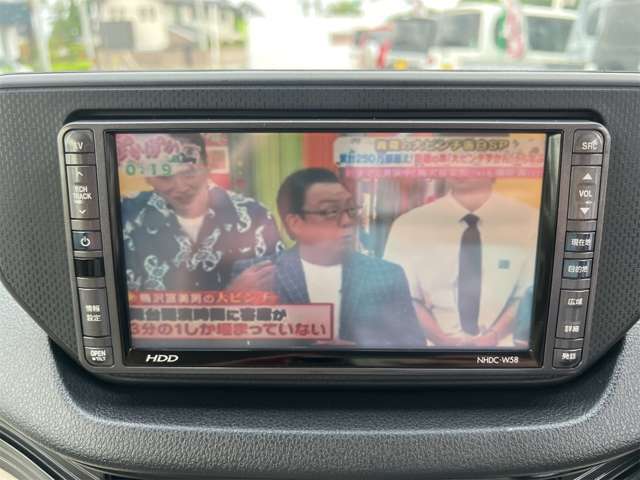 ワンセグナビです。　勿論、走行中テレビ映ります！！