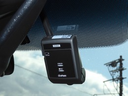 ◆ドライブレコーダー◆映像・音声などを記録する自動車用の装置です。　もしもの事故の際の記録はもちろん、旅行の際の思い出としてドライブの映像を楽しむことができます。