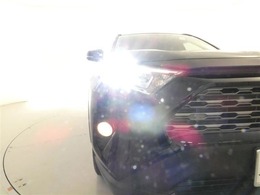 【LEDヘッドランプ】・・・消費電力の少ないLEDヘッドランプ。点灯してすぐに最大光量を発揮するのでトンネルなど周囲が急に暗くなった場合でも安心。