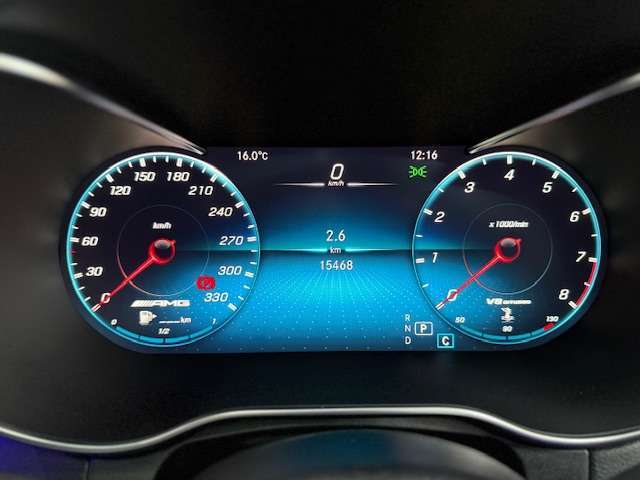 仕様変更可能で右側にはナビ画面も設定できます