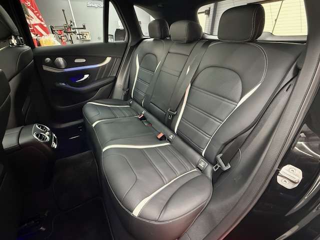 AMG専用レザー使途で高級感溢れるデザインになっております