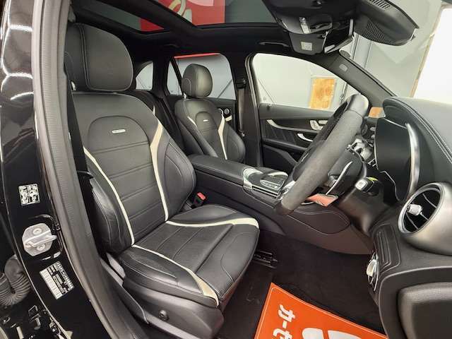 高級感あふれる黒革シート！シートエアコン完備のため様々な季節も快適です！