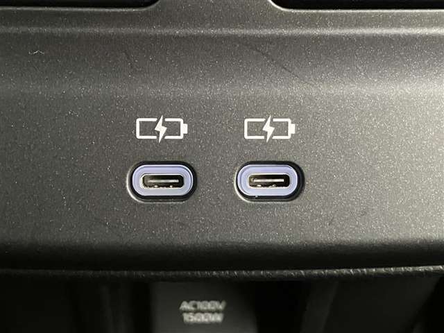 後席用にもType-C充電がご利用いただけます。