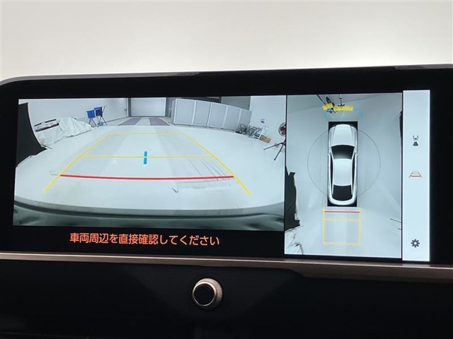 バックカメラの他に上から見下ろしたような画像が見れるアラウンド（全方位）モニター。前後左右を把握できる、すごい機能が装備されています！