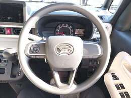 ハンドルの状態が悪いと運転に集中できませんよね。こちらの車、お気軽にお問い合わせください。