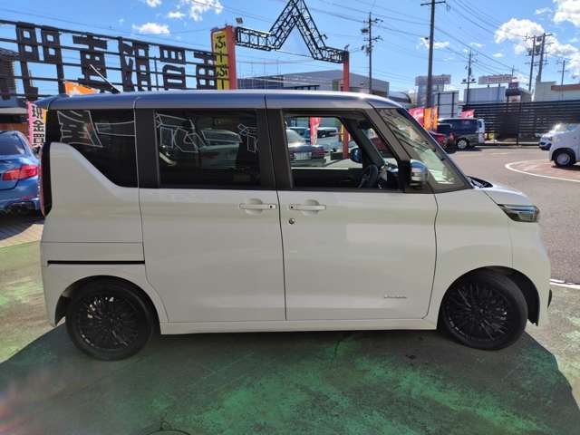 両側パワースライドドア！！！ドレスアップは当社にお任せ下さい！当社でアフターパーツの購入、取付も可能です！パーツカタログもご用意しておりますのでお気軽にお問い合わせください！