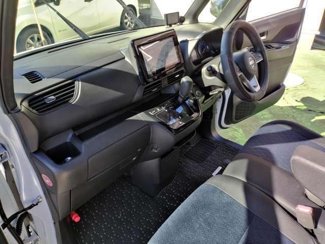 お好みのカスタム、追加オプション、社外品の追加カスタム、社外アルミからスタットレスタイヤまで！大きいタイヤ交換のお困りの方は是非お問い合わせ下さい！