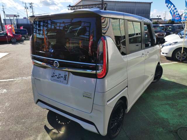 リア5面プライバシーガラスついてます！！！当社では鈑金塗装、保険、整備、ウインドウフィルム、ガラスコーティングなども可能です！