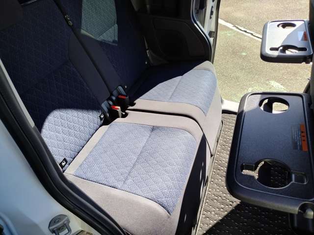 シートバックテーブルついてます！！！