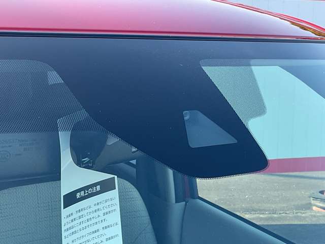 エマージェンシーブレーキ・踏み間違い衝突防止アシスト付き。