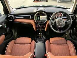 地域最大級の展示台数！お気に入りのお車があれば、ぜひステアリングを手にしてください。稀少モデルも鋭意取り揃え、幅広いニーズにお応え致します。スタッフ一同皆様のご来店を、心よりお待ち申し上げます。