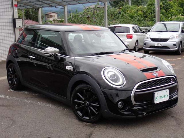 無料の代車も30台ございます！リビルト品や社外パーツなどを用いた修理もお任せ下さい！