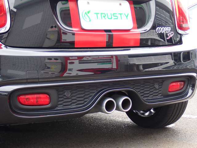 ご納車前にも細部まで心を込めてクリーニング致します！使用感を極力取り除けるよう時間をかけて仕上げます！