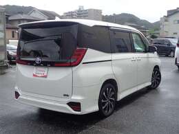 ロングラン保証1年付きです。保証距離は走行距離無制限となっております（プラスでの延長保証もございますがその場合は有料となっております。詳しくはスタッフまでお尋ねください。）