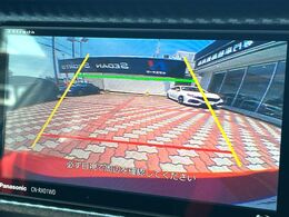 【バックカメラ】駐車時に後方がリアルタイム映像で確認できます。大型商業施設や立体駐車場での駐車時や、夜間のバック時に大活躍！運転スキルに関わらず、今や必須となった装備のひとつです！