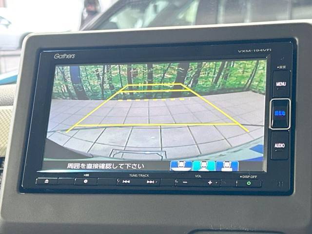 【バックカメラ】駐車時に後方がリアルタイム映像で確認できます。大型商業施設や立体駐車場での駐車時や、夜間のバック時に大活躍！運転スキルに関わらず、今や必須となった装備のひとつです！