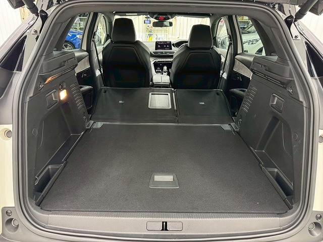 広々としたラゲッジルームは日常・レジャーに活躍する事間違いなし。