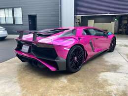 V12ドライサンプ　6,498cc  750HP/8400rpm  690Nm/5500rpm(カタログ値)  2.03kg/HP  9J-20/13J-21  255-30ZR20/355-25ZR21  カーボンセラミックブレーキ400mm/380mm　4,835×2,030×1,136mm　　1,525kg