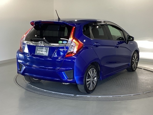 ボディカラーは、ブリリアントスポーティブルーメタリックで、落ち着きと鮮やかさを備えた深みのあるブルーです！