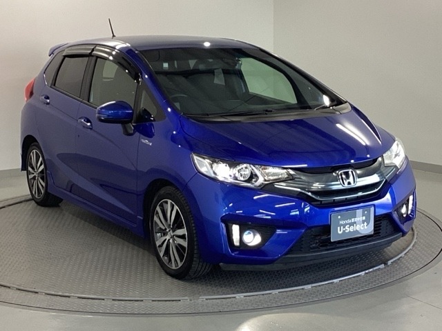 ドアミラーにLEDウインカーがついているので、周囲にアピールできますね。