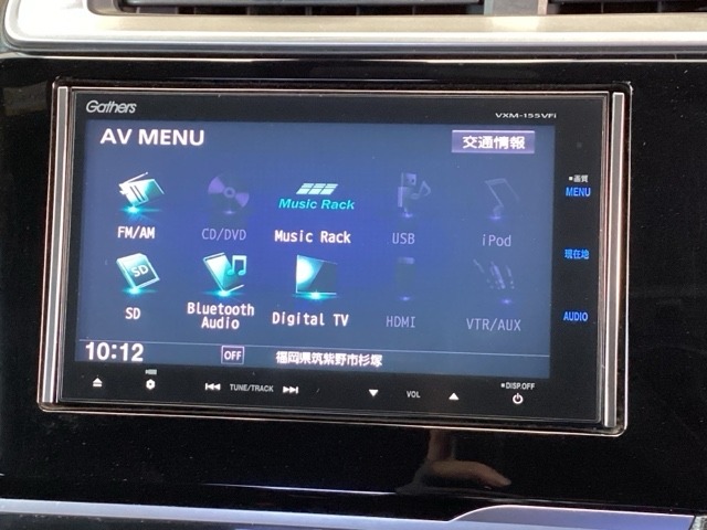 ナビ機能だけでなく、ミュージックサーバー、Bluetooth、フルセグテレビ、DVDとCD再生など、オーディオ機能がついています。