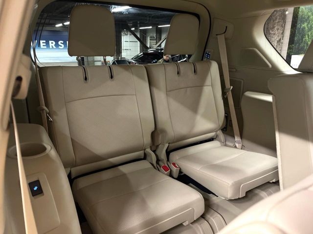 3列目シートはもちろん状態良好☆大人でもゆったりと座って頂けますので、大人数でのお出かけもラクラクです♪ご家族で、気の知れた仲間で、ドライブに行くのが楽しみですね♪