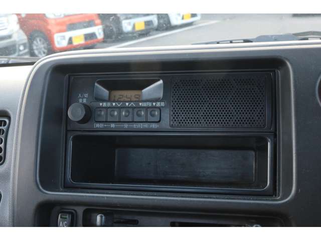 オーディオは純正ラジオデッキとなっております。