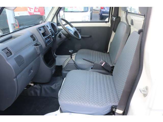 内装はもちろん、外装、エンジンルームのまで専門スタッフがクリーニングを実施します！